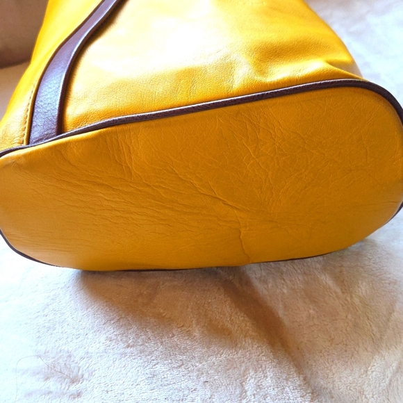 BORSE IN PELLE Elegant Mustard and Brown Women's Backpack. Made In Italy.. - Picture 4 of 8